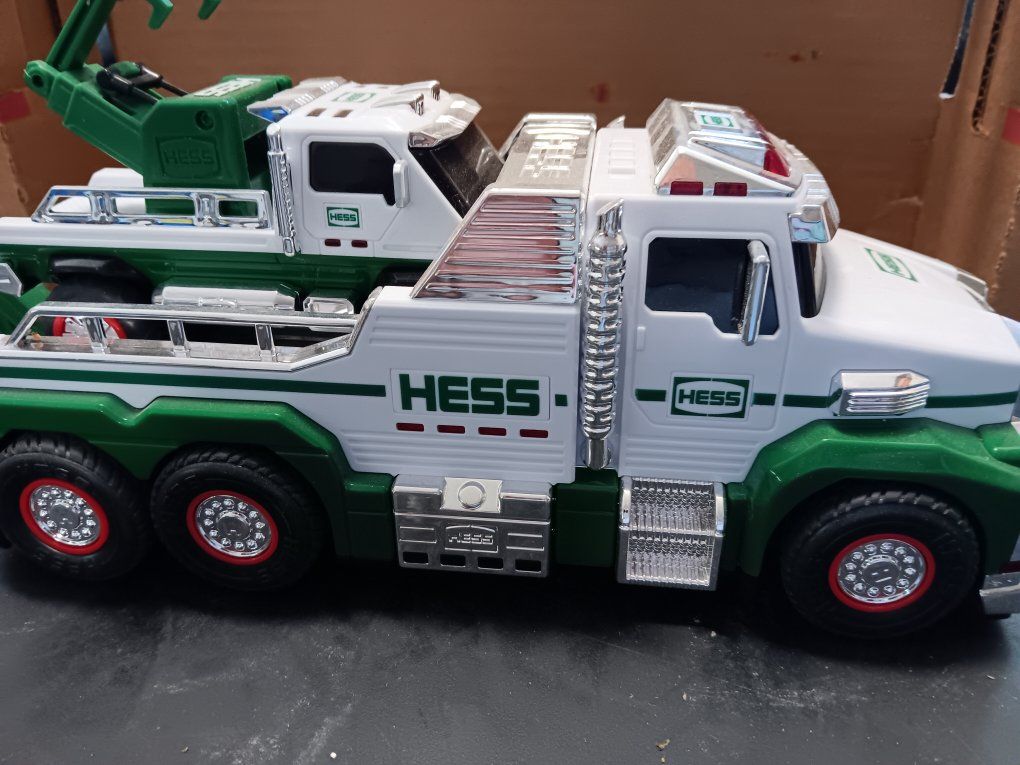 HESS 2019 Toy Truck & Loader Set - White/Green, Collectible Vehicles, Great Condition