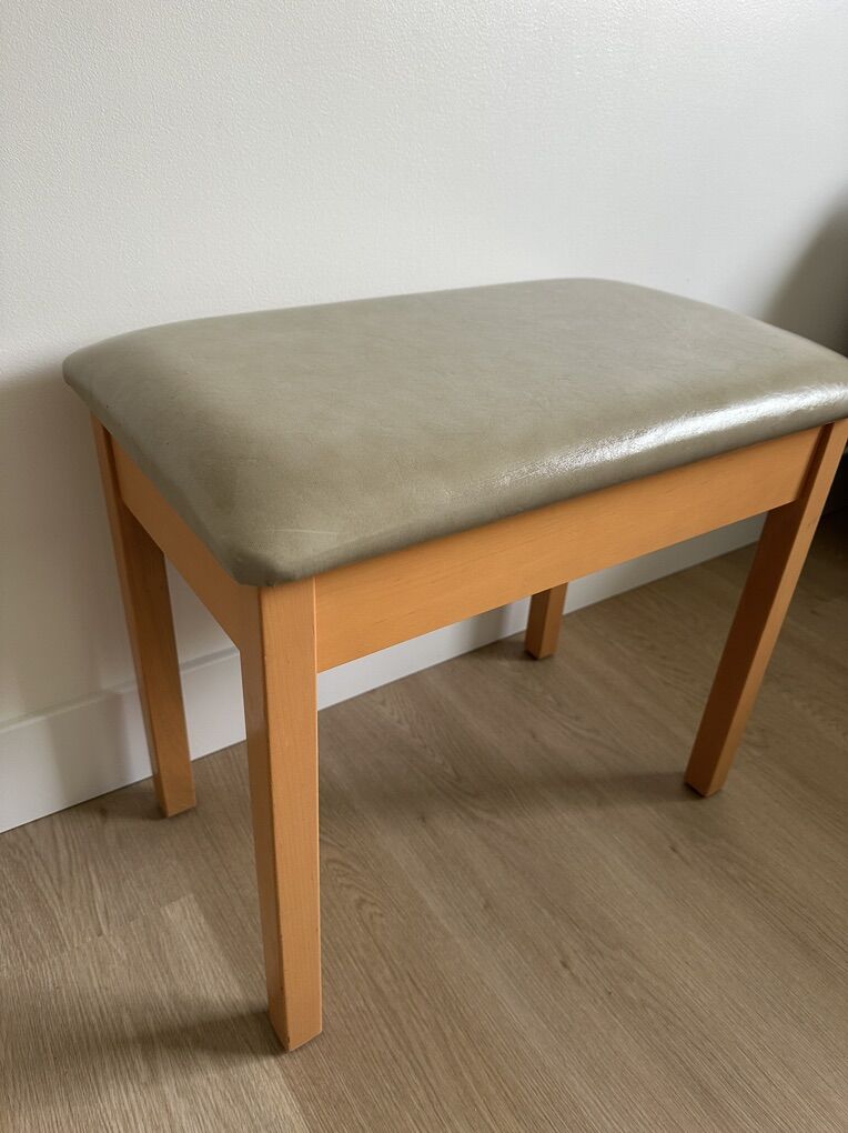 * Comfy Piano / Keyboard Bench *