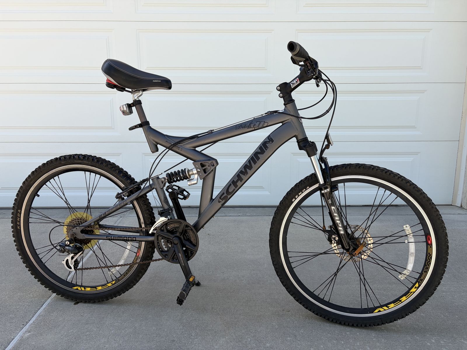 Schwinn Ditch 2.0 DH Mountain Bike