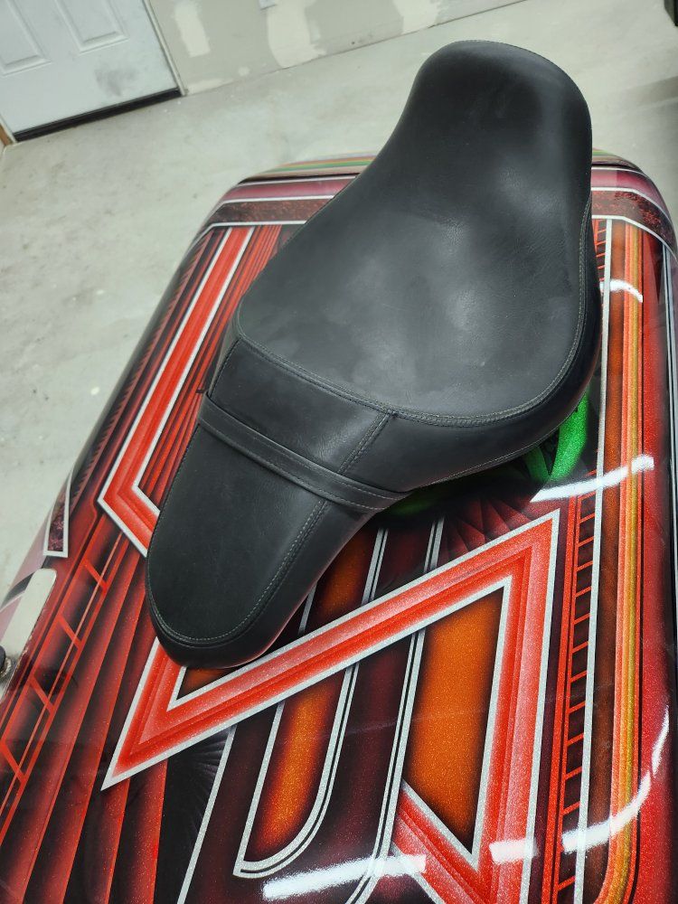 Kawasaki Vulcan seat black vinyl good condition