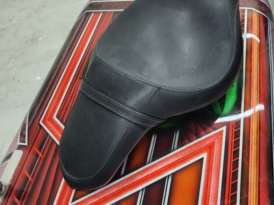 Kawasaki Vulcan seat black vinyl good condition