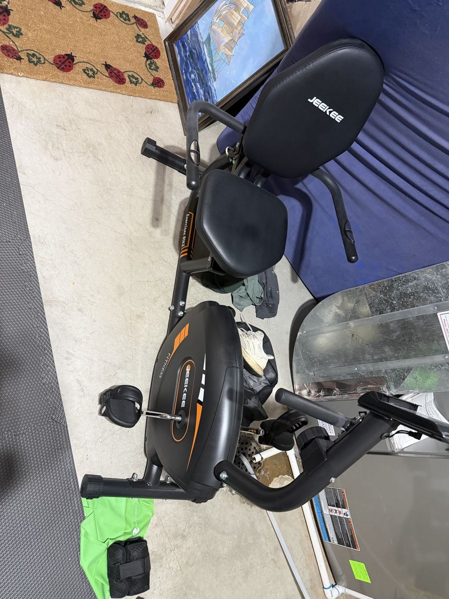 Jeekee Recumbent Exercise Bike with Digital Monitor