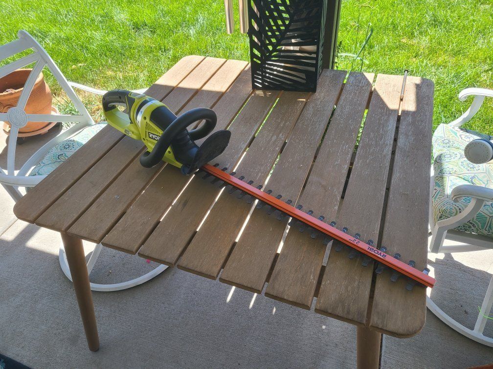 Ryobi ONE+ 22-Inch Cordless Hedge Trimmer (no battery)