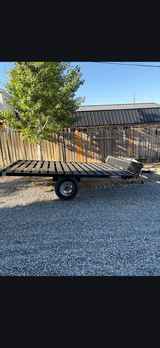 Flat bed trailer