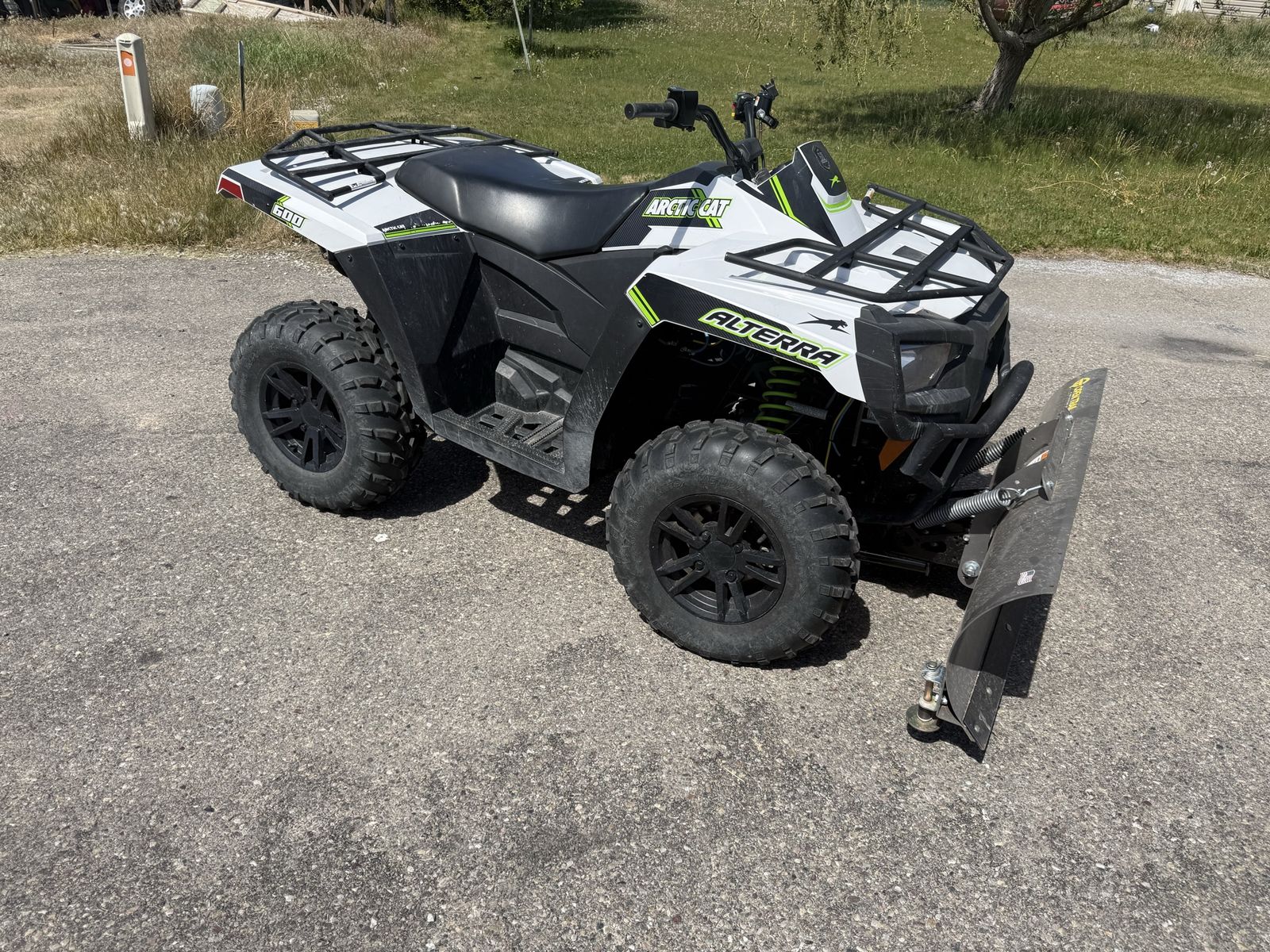 2022 Arctic Cat 600 (only 18 miles)  with plow.