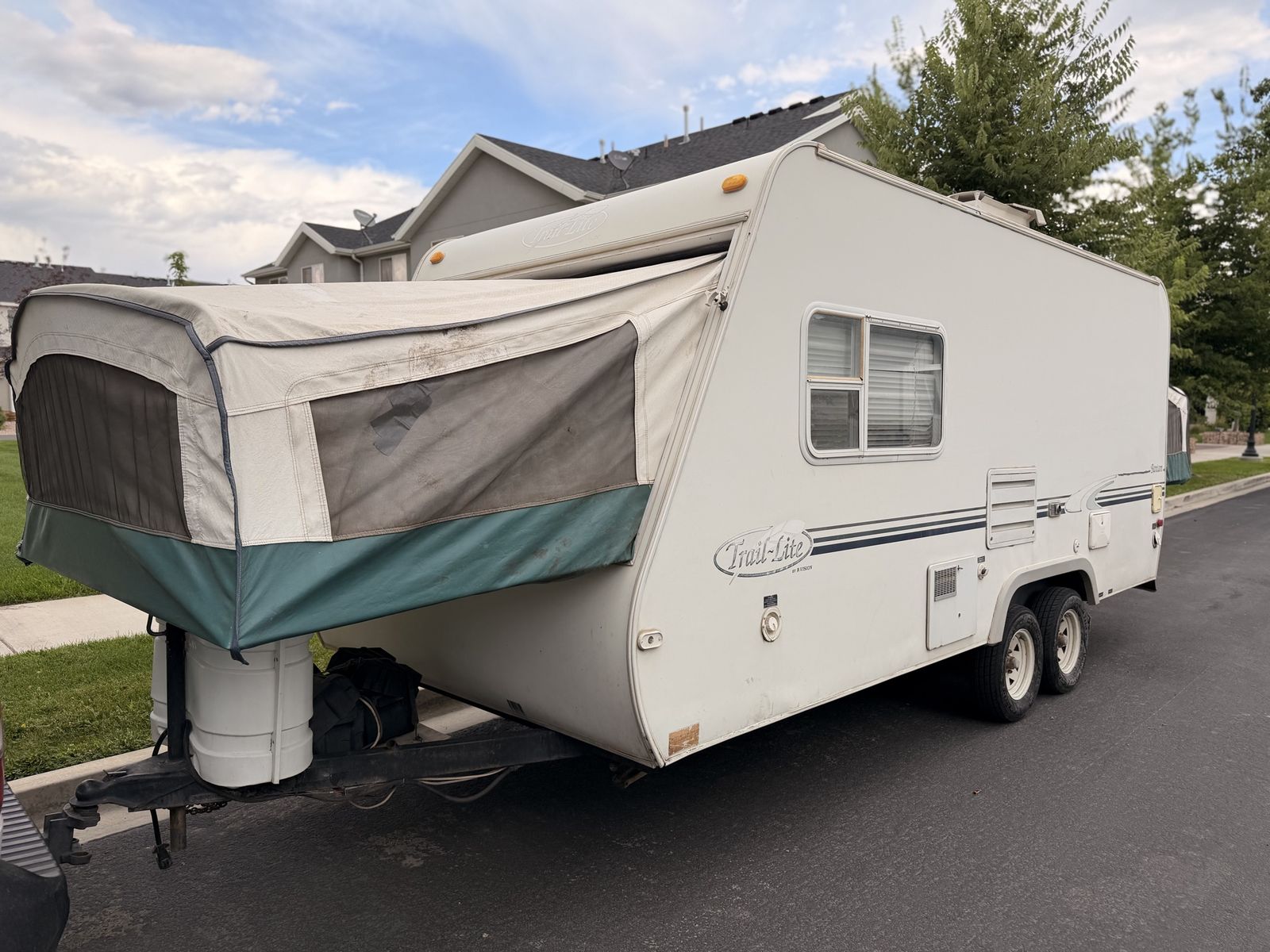 2003 Trail-Lite travel trailer hybrid, only $2900 or best offer