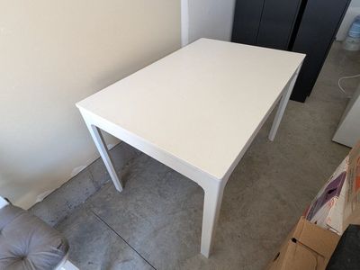 Extendable Dining Table + 4 chairs