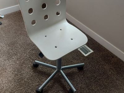 White Rolling Desk Chair – Good Condition