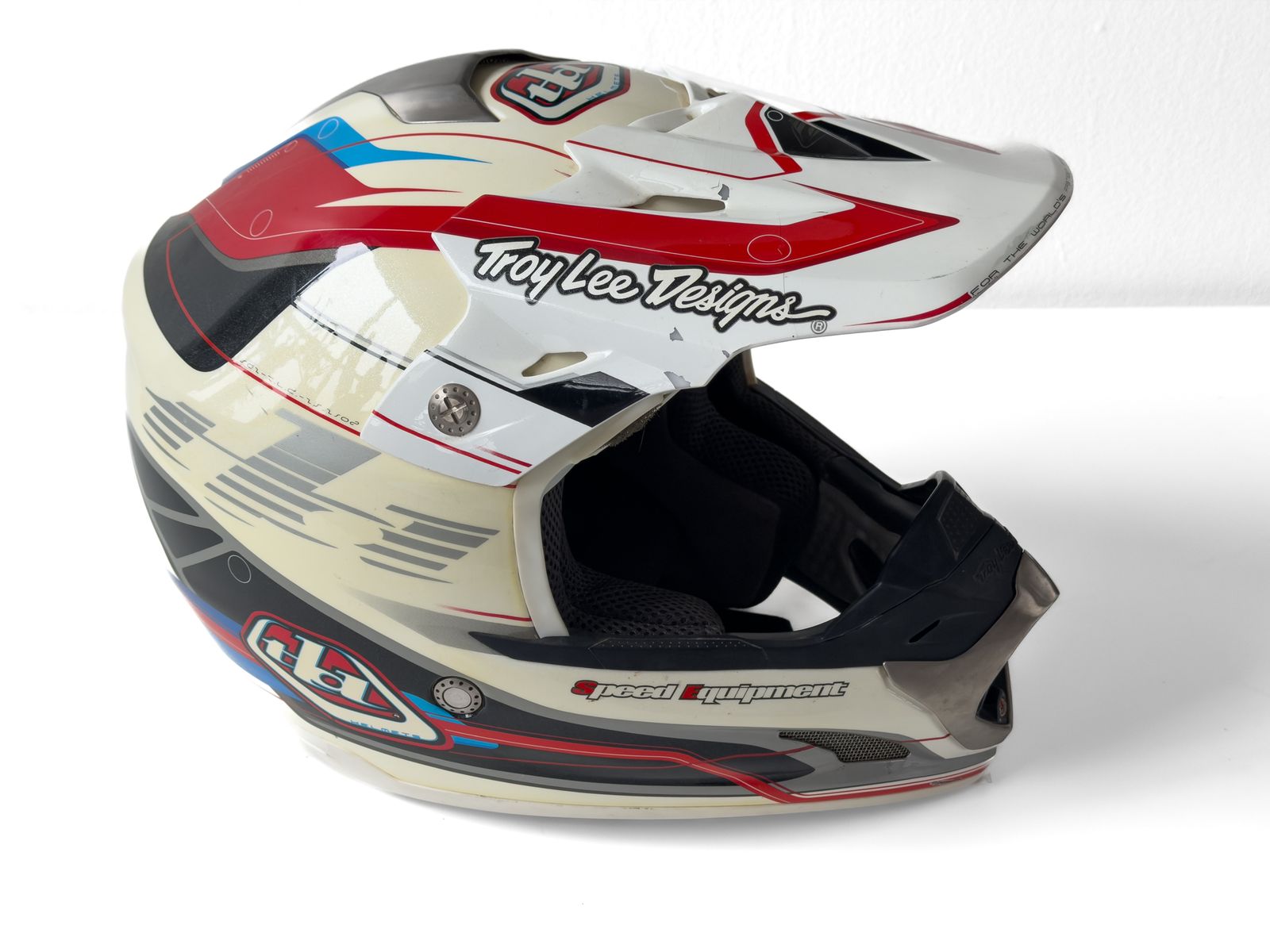 Troy Lee Designs SE2 motorcycle helmet