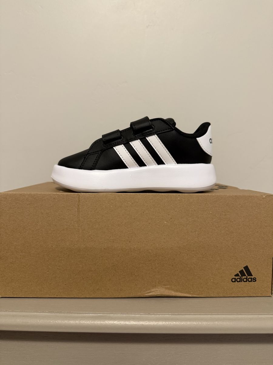 Adidas toddler boy shoe - Size 10K
