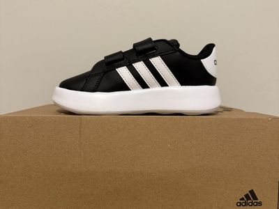 Adidas toddler boy shoe - Size 10K