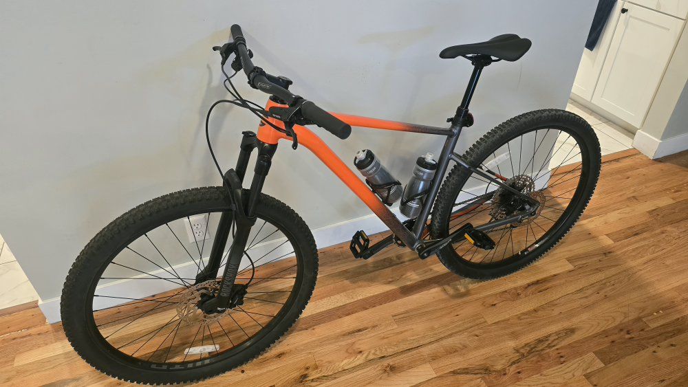 Cannondale Trail se 3 Mountain Bike - Orange/Gray, RockShox Judy Fork, Water Bottle Cages large frame