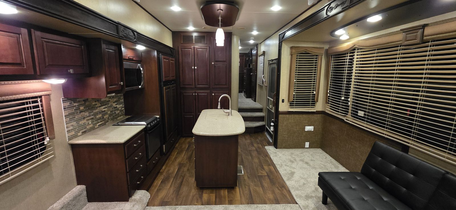 2014 Heartland Big Country 35FT 5th Wheel – 3 Slides, One Owner, 2 A/C, Cold Weather Package