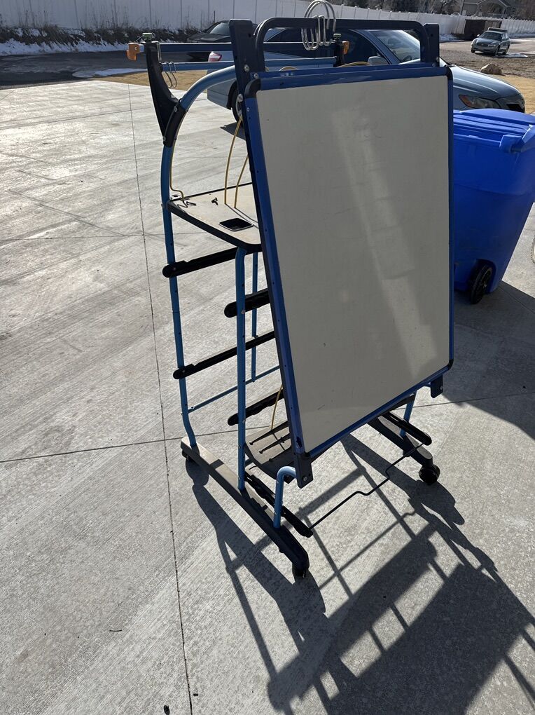 Rolling White Board education Thing