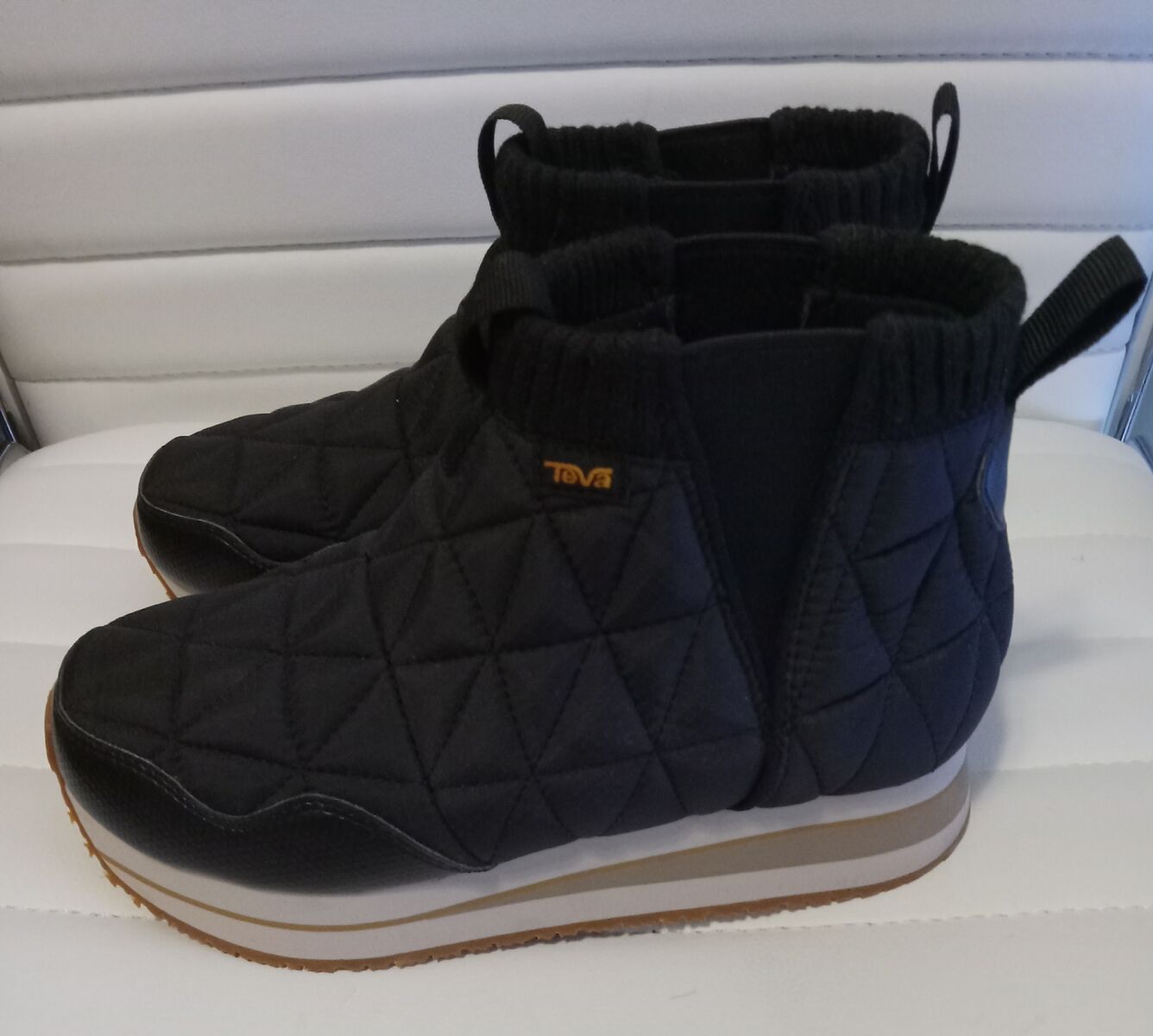 Womans TEVA Winter Shoe Boot Sz 6 NEW
