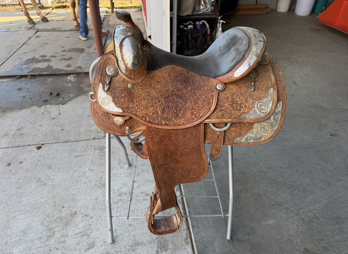 Western Show Saddle Circle Y