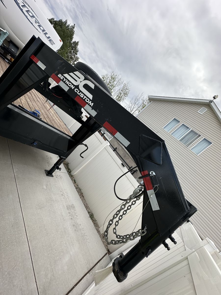 C&B 24x8 gooseneck trailer 