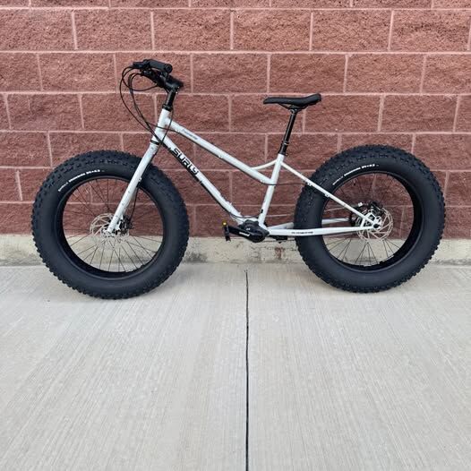 2025 Surly Moonlander 2.0 Medium Fat Tire Bike 6.2" Tires! MSRP $4,200