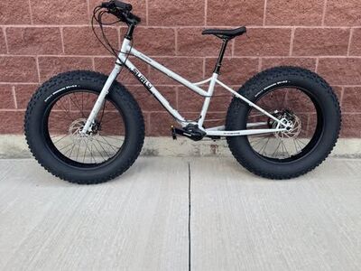 2025 Surly Moonlander 2.0 Medium Fat Tire Bike 6.2" Tires! MSRP $4,200