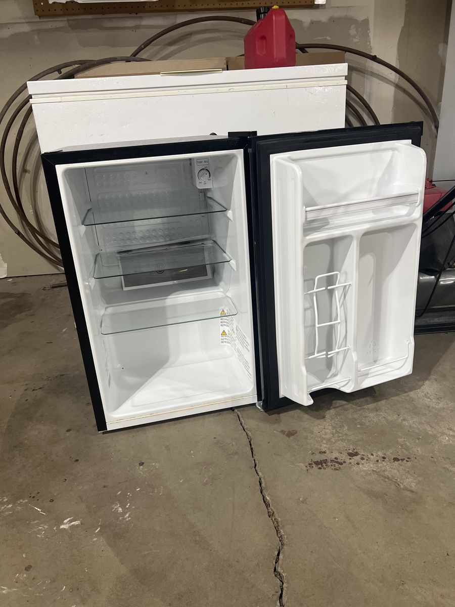 Mini fridge
