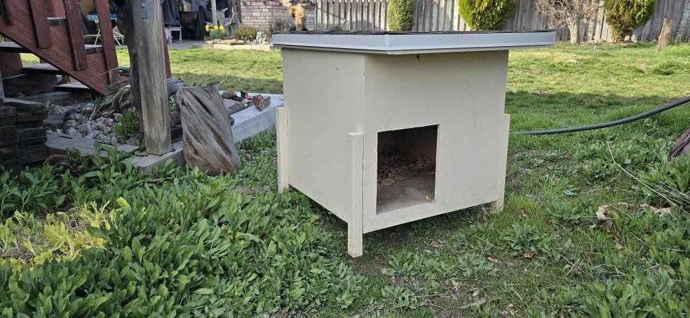 Custom made animal hutch/shelter