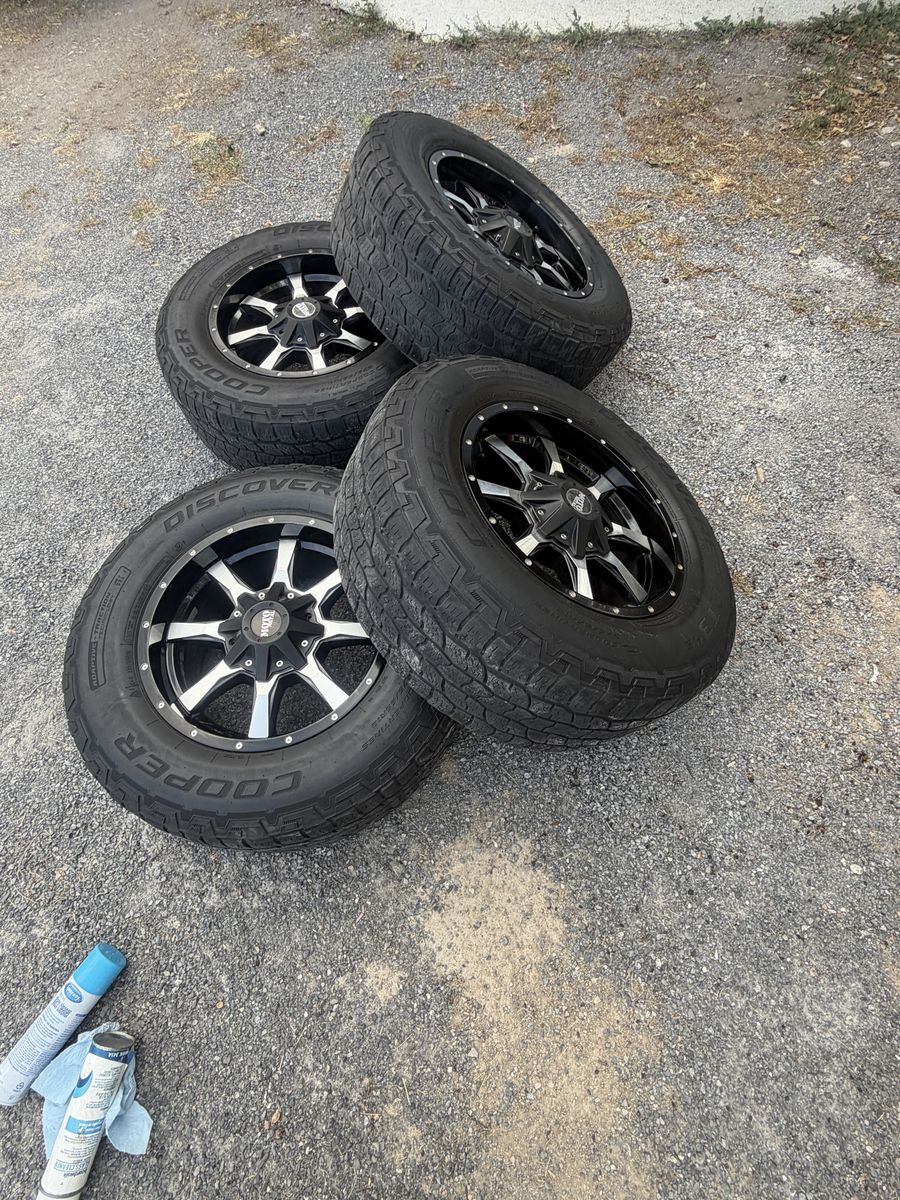 Moto Metal Wheels with Cooper Discoverer AT3 Tires Set of 4s