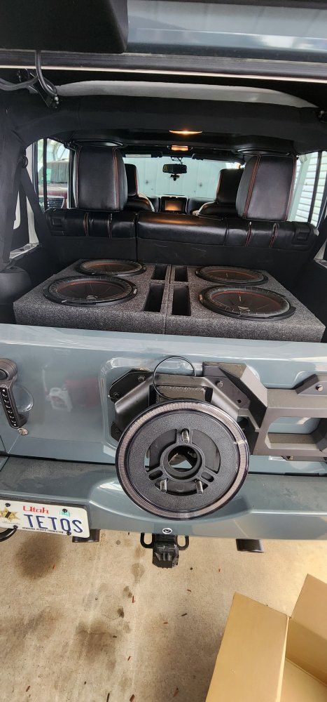 4 Kicker CompR 12" Subs