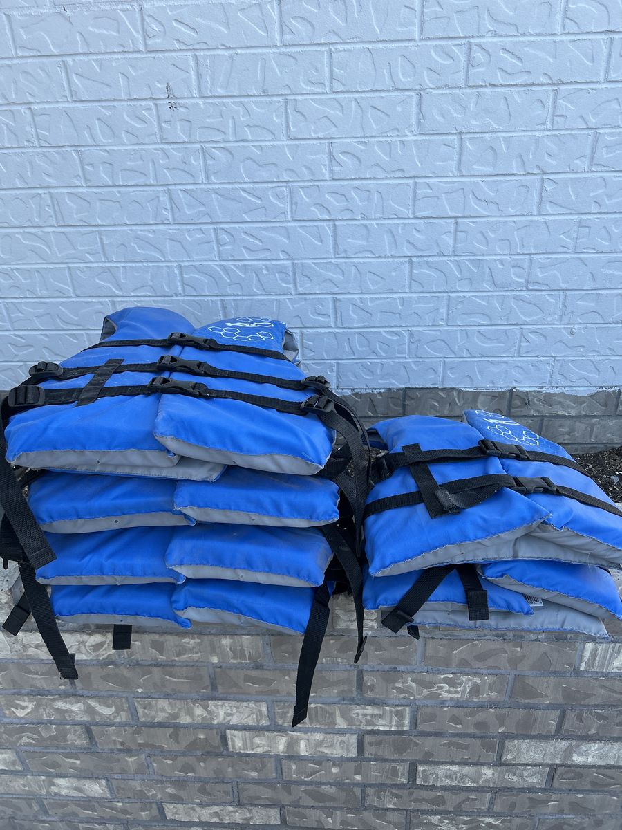 6 Life Jackets
