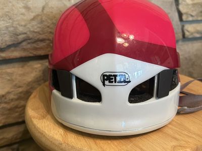 Kids Petzl Meteor Climbing Helmet / size 1 / Red/W