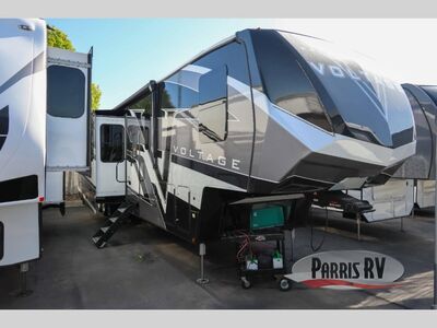New 2025 Dutchmen RV Voltage 4225