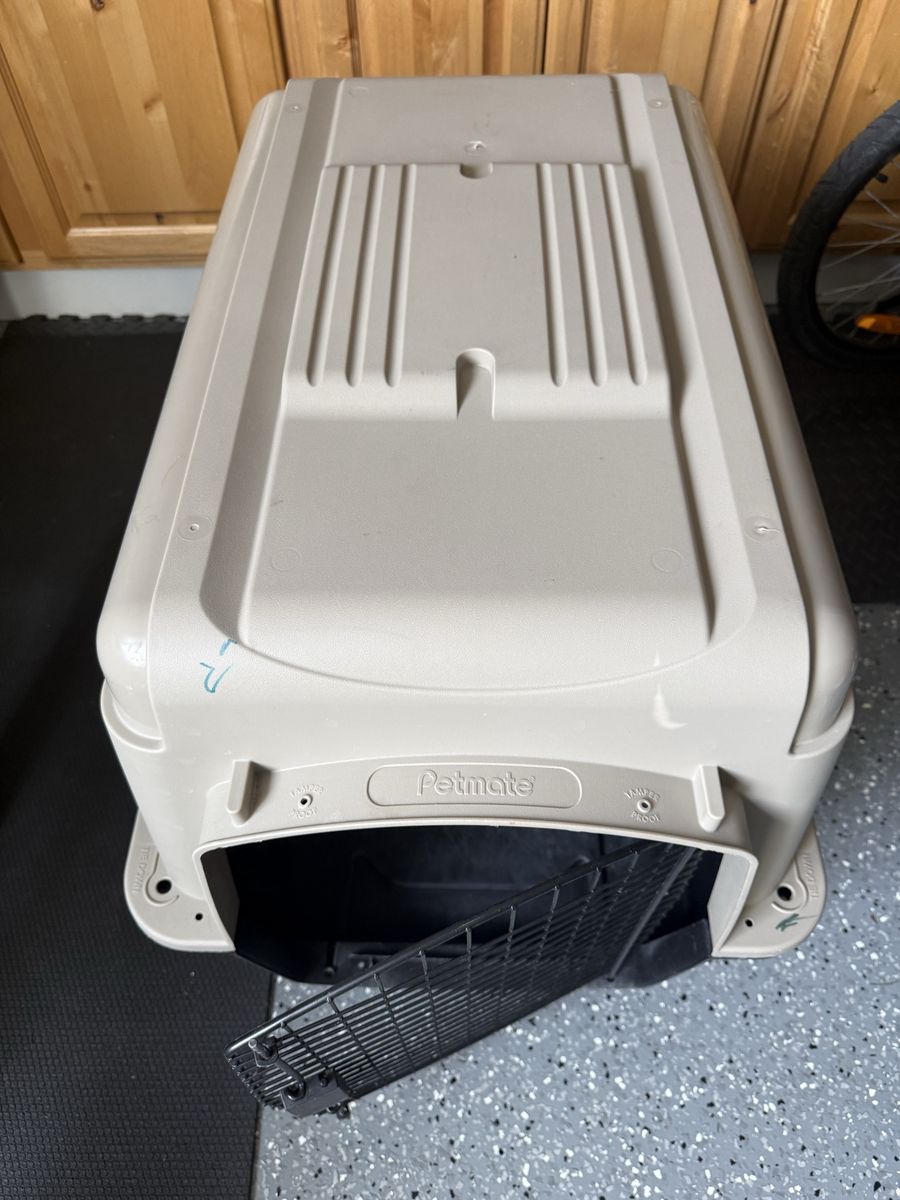Petmate M/L Dog Crate