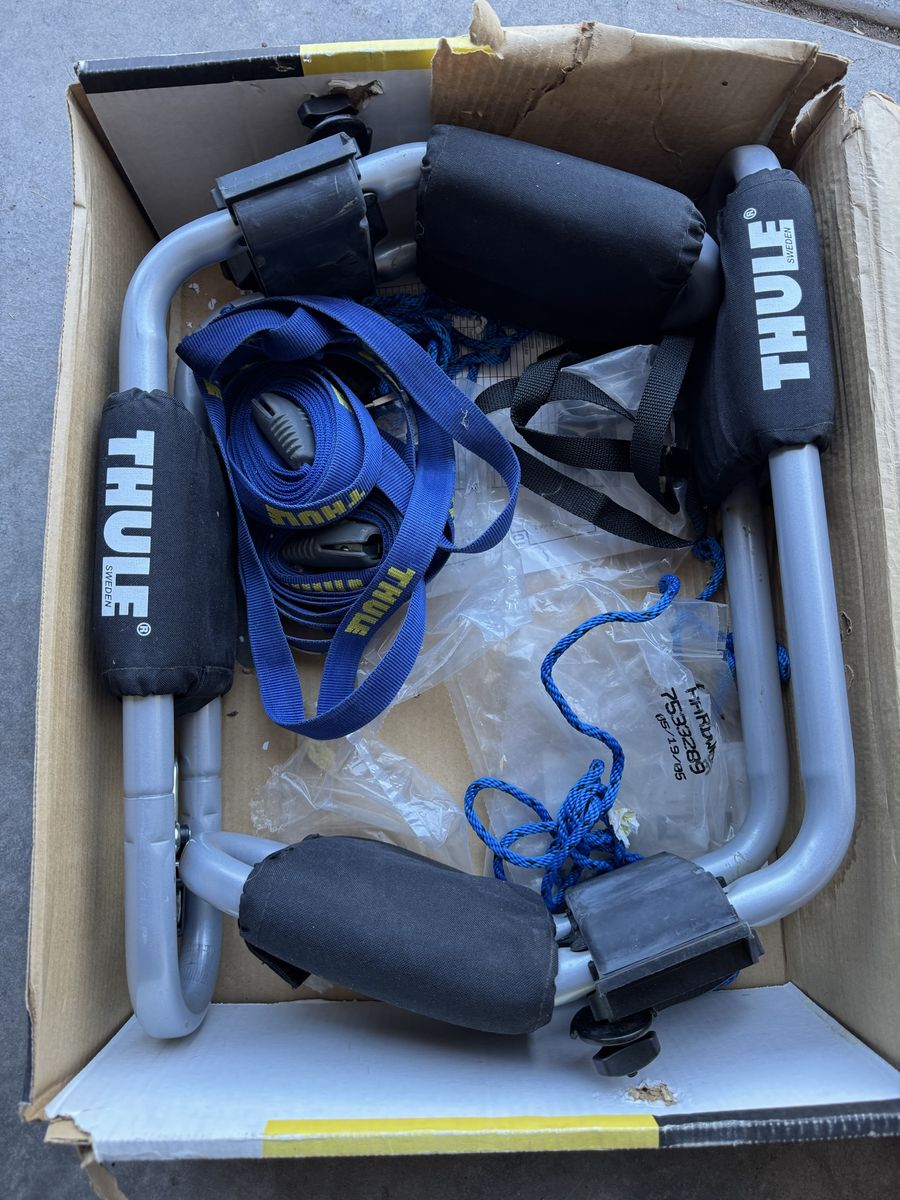 Thule Kayak Rack Roof Mount Carrier with Straps