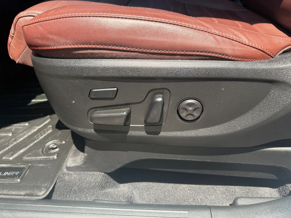 Main image 10