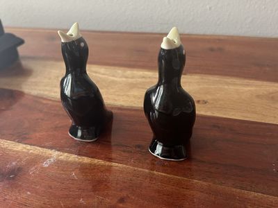Vintage Ceramic Black Bird Pie vents