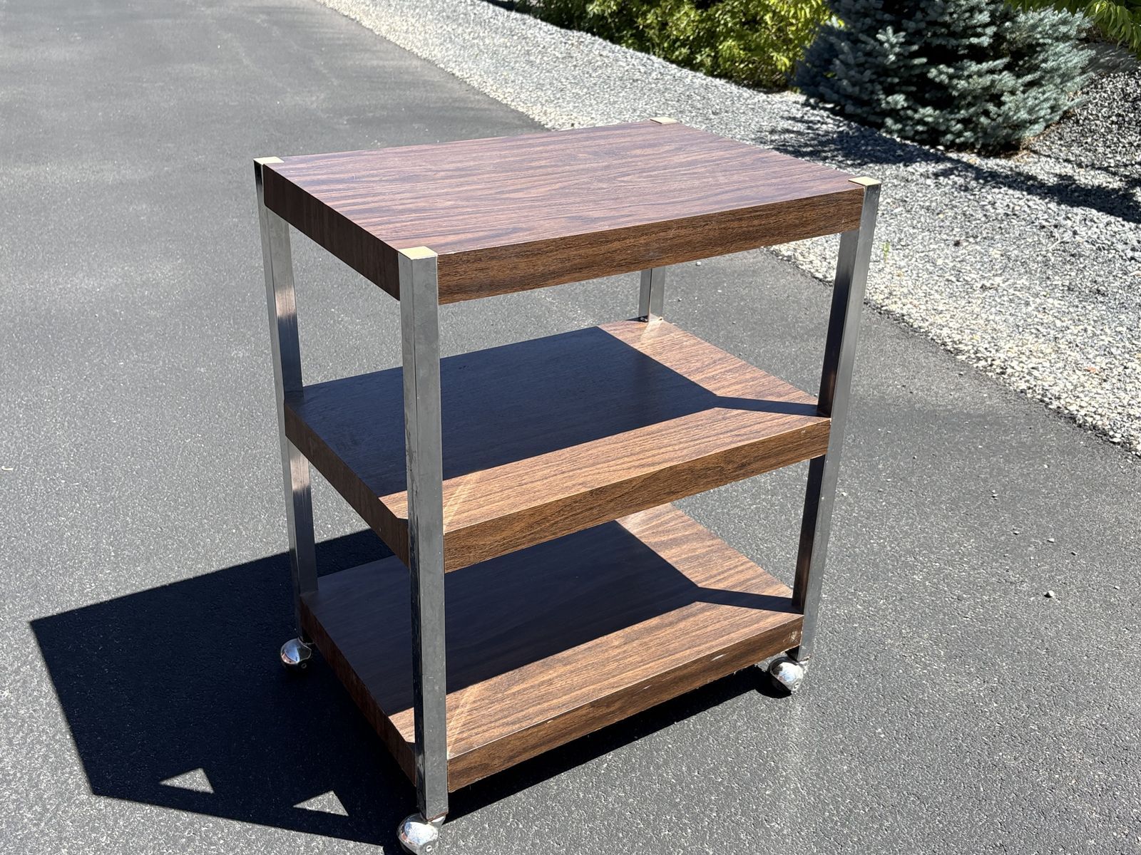 Vintage rolling bar cart / serving cart. Mid Century Modern MCM
