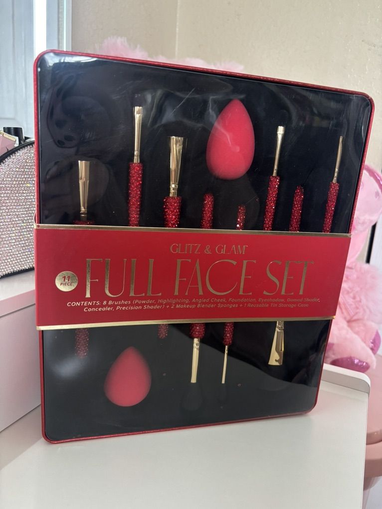 Red Glitz & Glam Makeup Brush Set