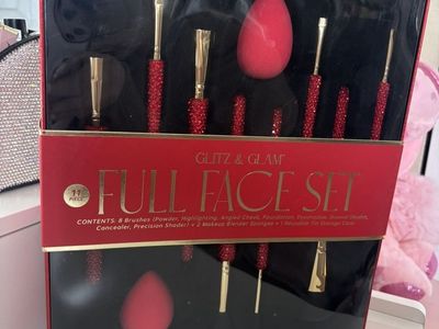 Red Glitz & Glam Makeup Brush Set