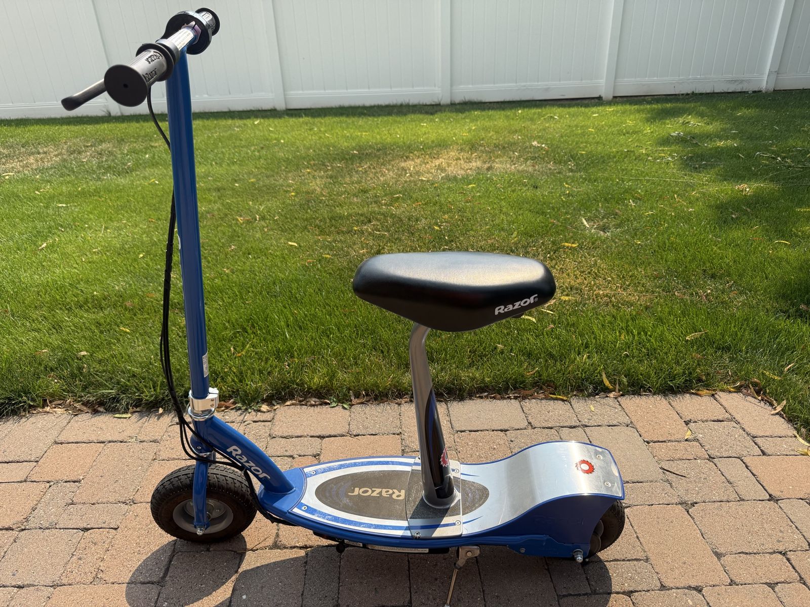 Razor E300S Seated Electric Scooter - Blue