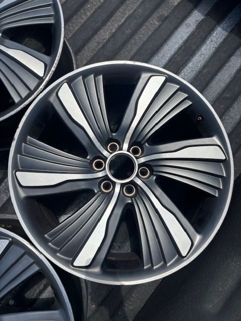 2018 Lincoln Navigator Rims 22" 