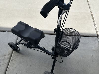 Knee scooter with basket
