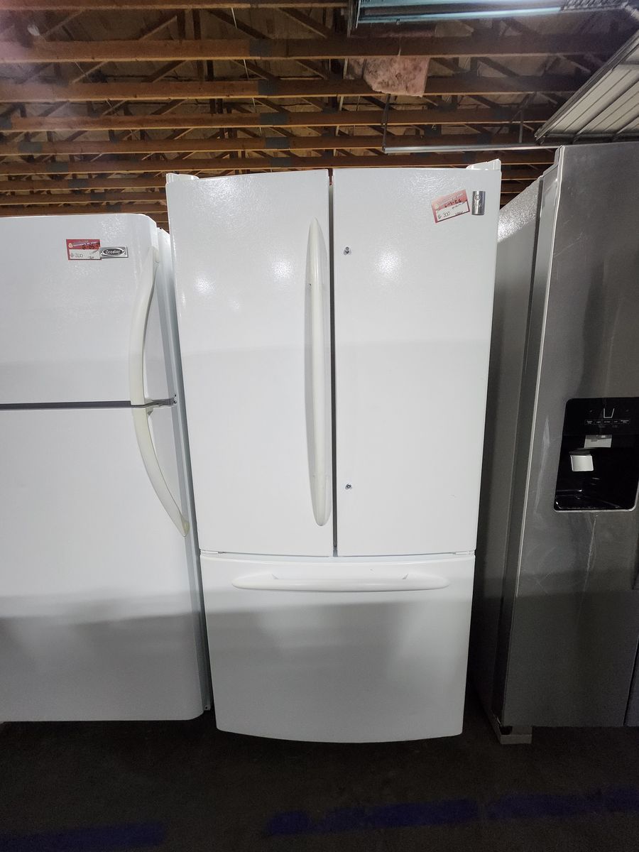 BEAUTIFUL GE PROFILE WHITE FRENCHDOOR FRIDGE! W-WARRANTY