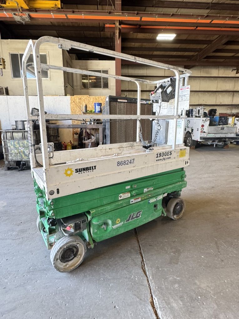 JLG 1930 Narrow Scissor Lift