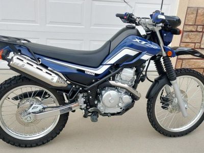 Yamaha XT250 Dual Sport Motorcycle - Blue and White