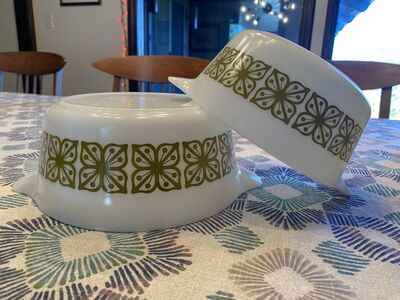 Vintage Pyrex Autumn Floral Pattern Bowls Set
