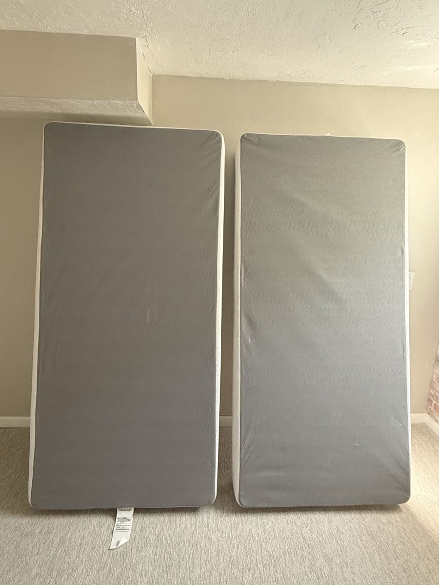 Set of Two Twin Box Springs - Beautyrest