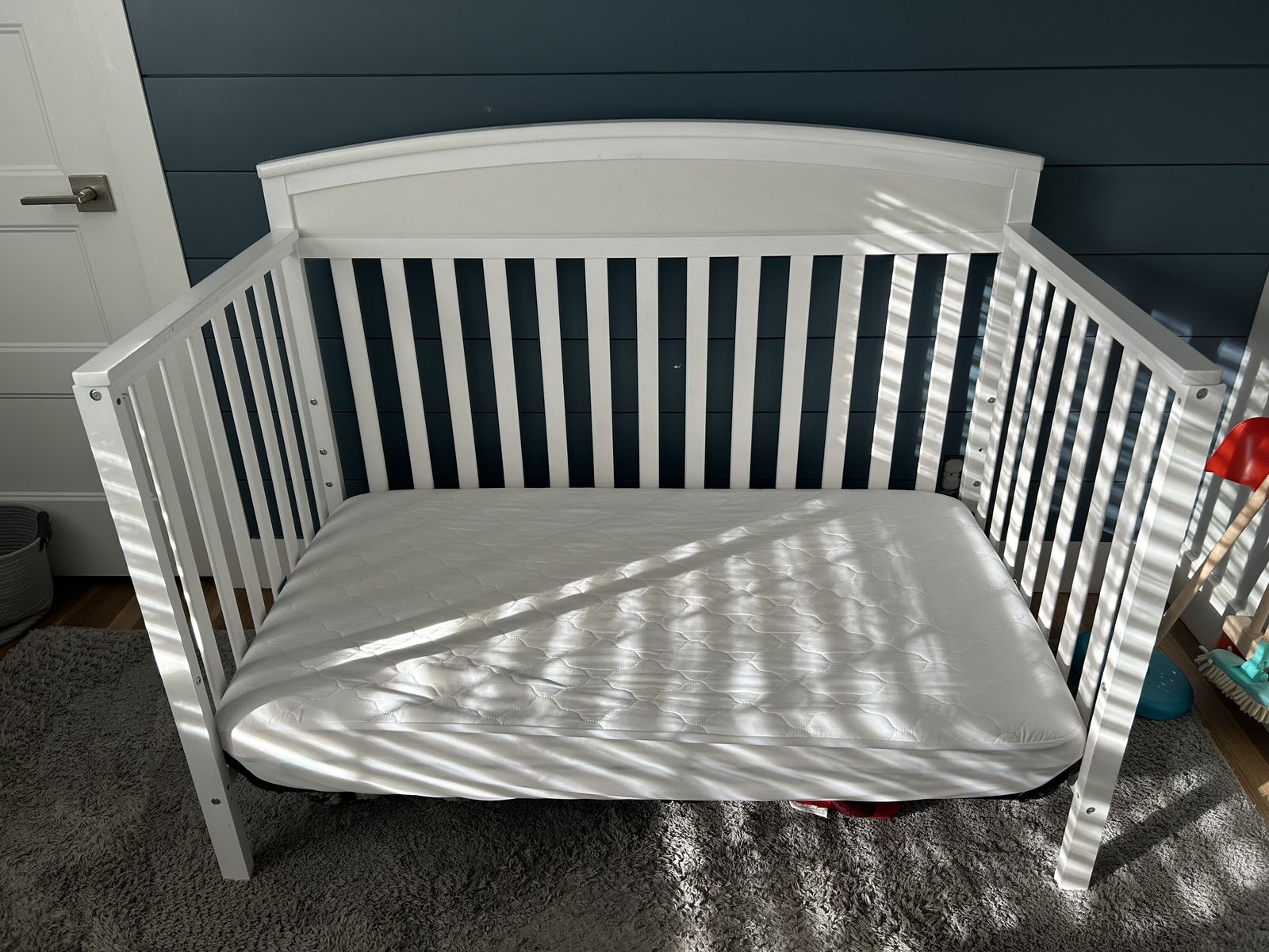 Graco Benton Convertible Crib With Mattress