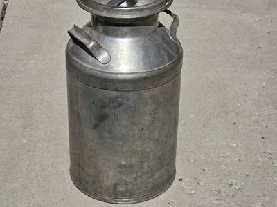 nice milk can, cream city brand