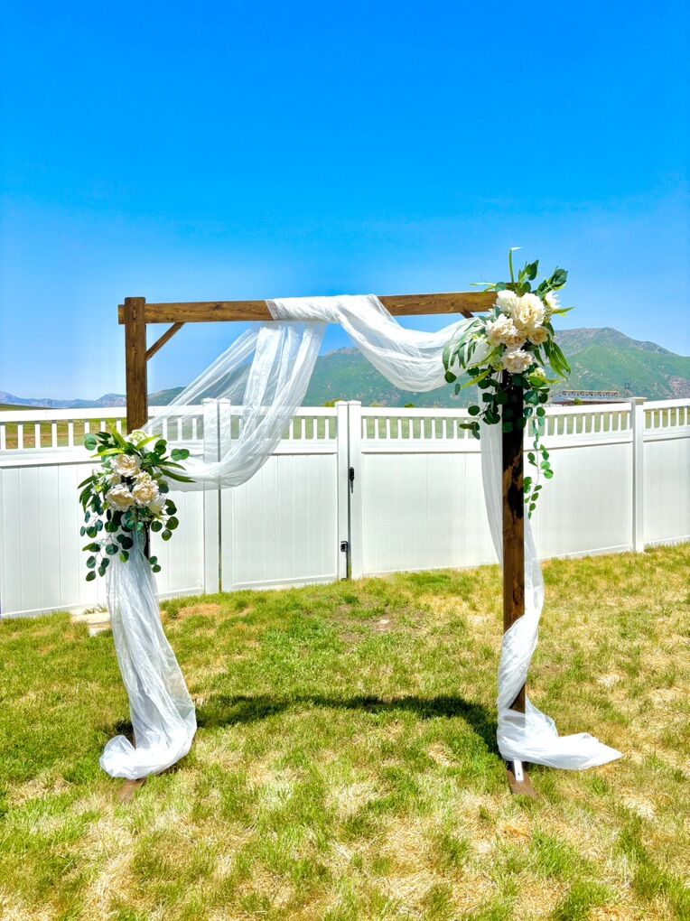 Neutral Arch Flowers