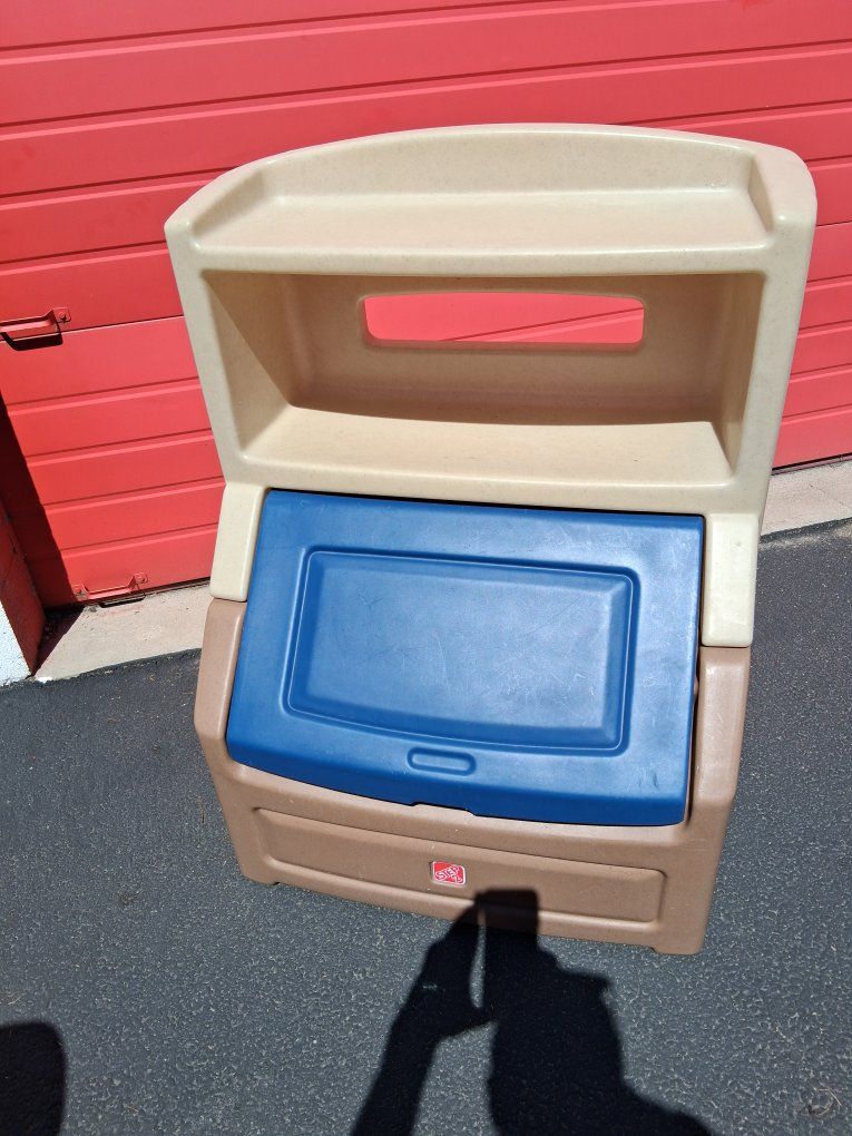 Step 2 Large 2 Self Toy Box in Excellent Condition!