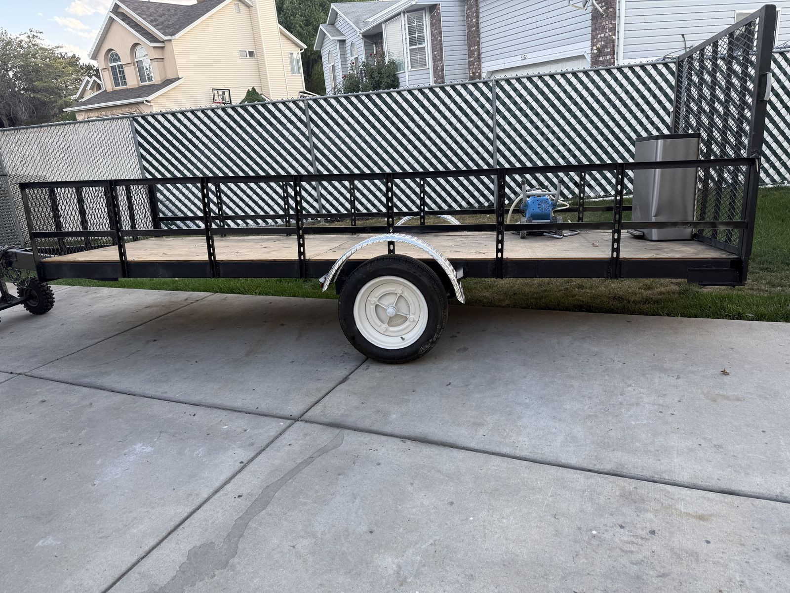 For sale trailer  4 1/2 feet wide , 14 feet long